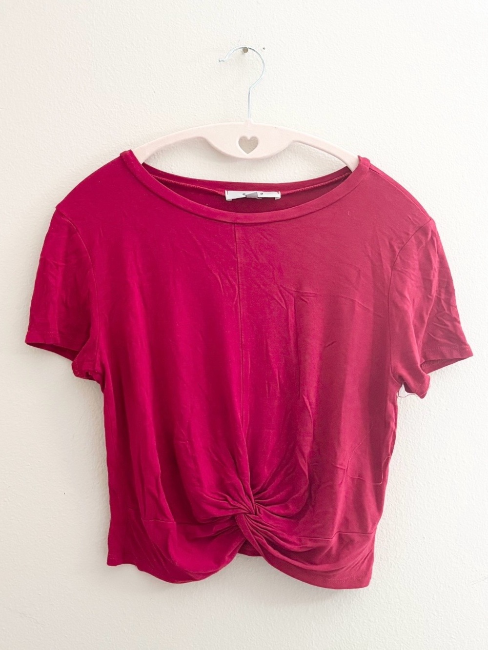 5/$15 🩷 Gaze Twist-Front Short Sleeve Red Top